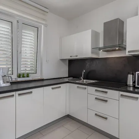Stunning In With Kitchen 公寓 *