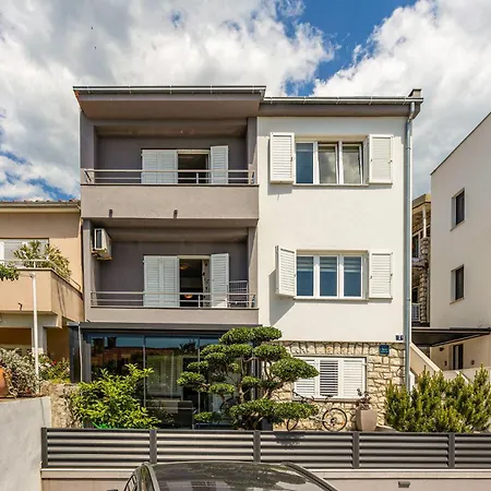 2 Bedroom Beach Front Apartment In Crikvenica Daire Crikvenica