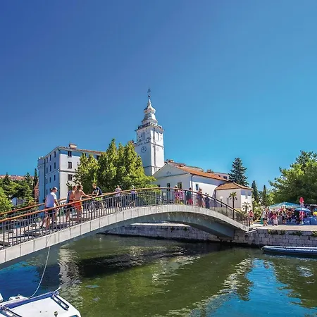 2 Bedroom Beach Front Apartment In Crikvenica Daire *