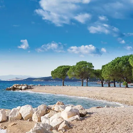 Daire 2 Bedroom Beach Front Apartment In Crikvenica *