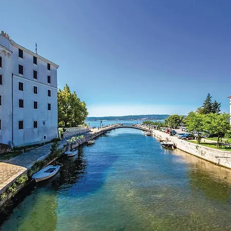 Daire 2 Bedroom Beach Front Apartment In Crikvenica *