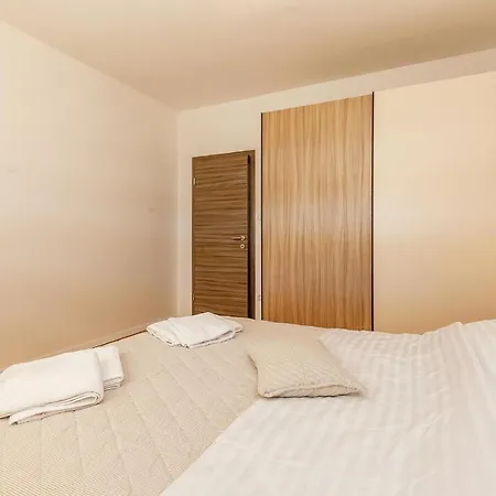 Stunning Apartment In Crikvenica With Kitchen * Crikvenica