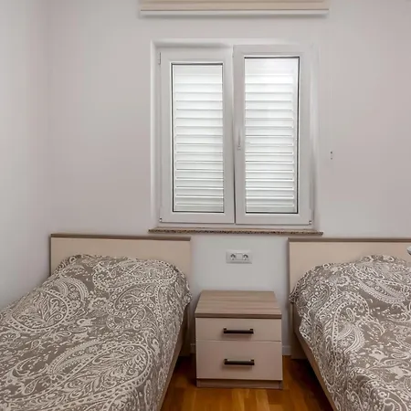 2 Bedroom Beach Front Apartment In Crikvenica *