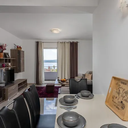 2 Bedroom Beach Front Apartment In Crikvenica Apartament
