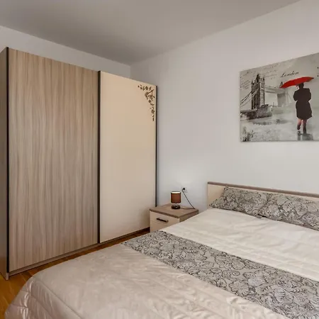 2 Bedroom Beach Front Apartment In Crikvenica